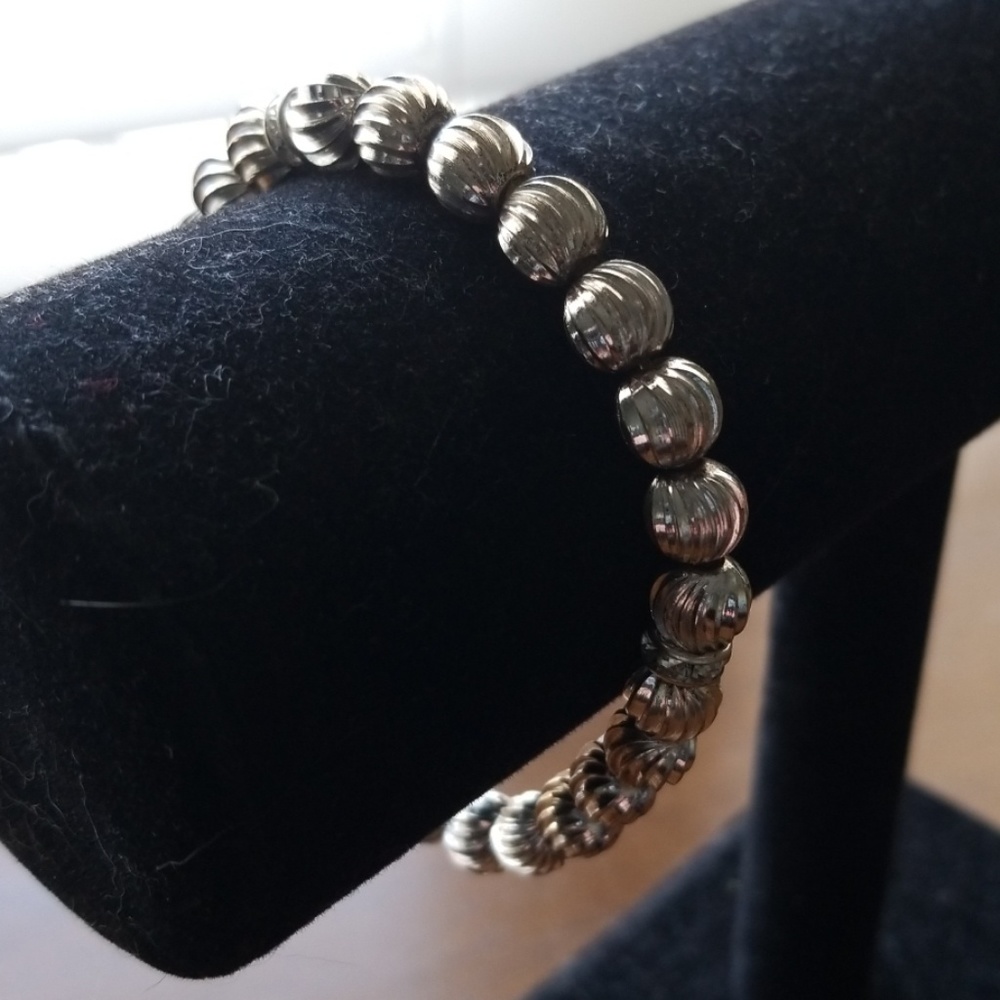 Beautiful silver stretch bracelet
